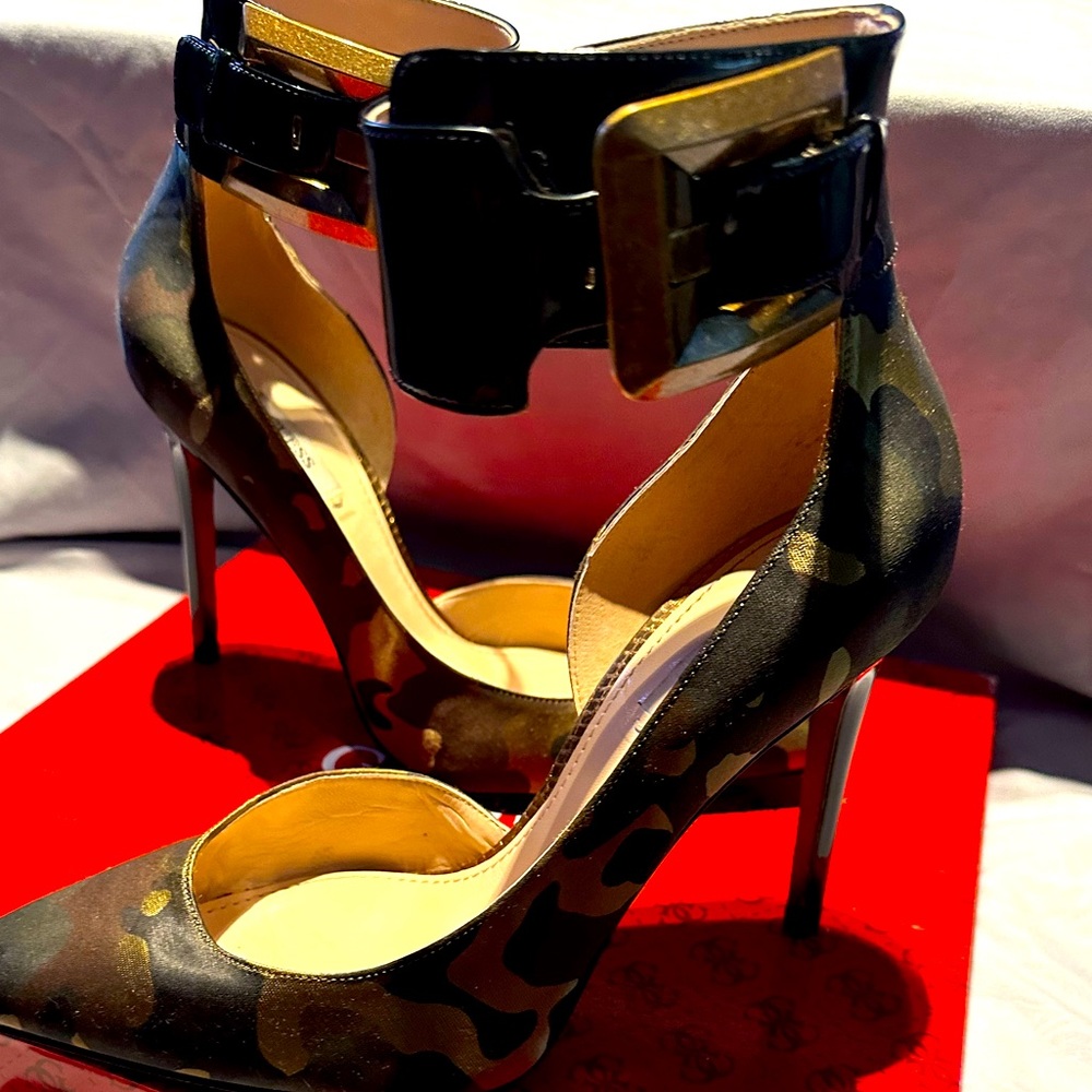 Guess camp heels. Never worn in original box. New in box